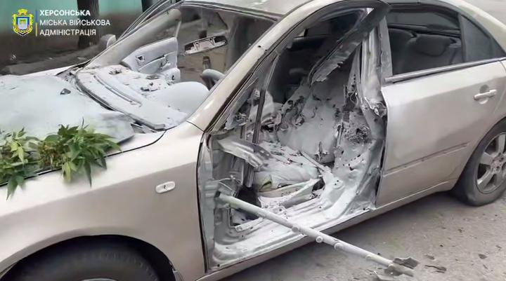 Ворожі атаки по Херсонщині: 20 людей поранено, загинув рятувальник