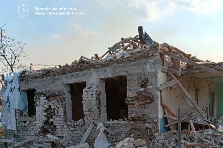 На Запоріжжі внаслідок російських атак загинув чоловік, зруйновані будинки