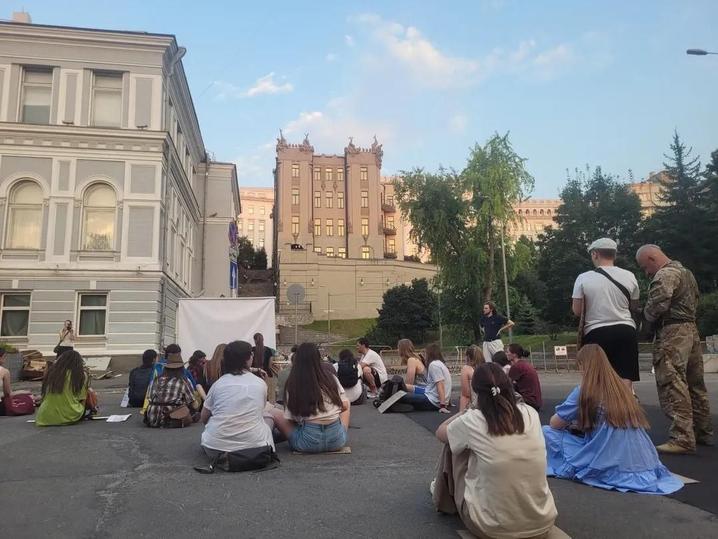 22-й день протестів: люди в різних містах України разом дивляться стрім Федорова і Стерненка