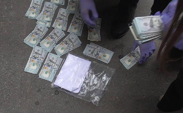 У Києві затримали псевдоспівробітників СБУ, які ошукали екснардепа на $32 000
