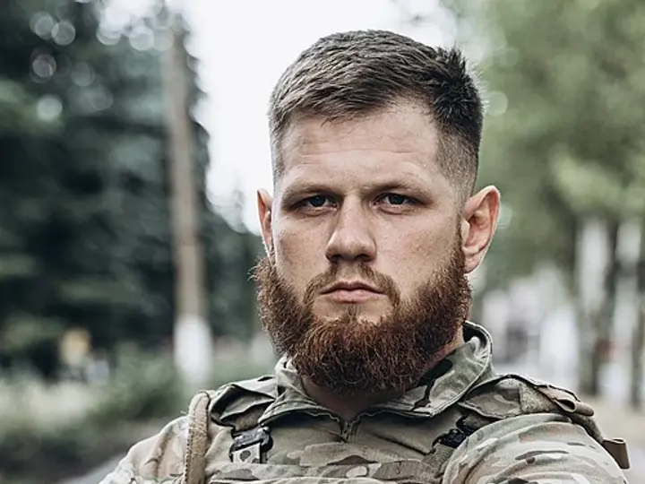 “Служу українській нації”: Комбат “Вовків Да Вінчі” заявив про “догану від Сирського”"