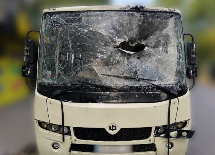 Russia shelled a minibus in Kherson; one person was injured