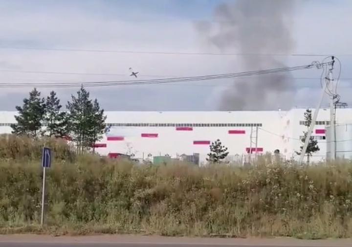 Масована атака дронів на РФ: в Удмуртії палає логістичний комплекс Wildberries