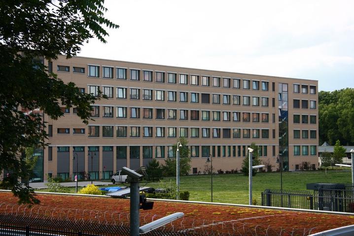 Німецька спецслужба відкрила гарячу лінію для втікачів з Росії та Китаю, – Reuters