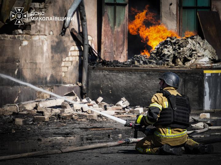 У Миколаєві внаслідок російських атак загинули двоє людей, ще дев’ятеро постраждали