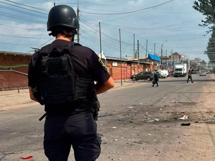 “Ударили в час, коли там були люди”: росіяни атакували центральний ринок Слов'янська – є поранені