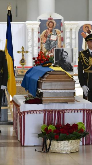 Прах Євгена Коновальця привезли у Київ