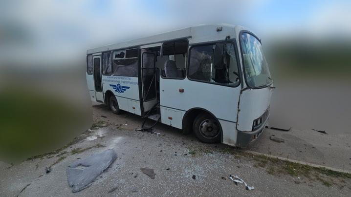 У Херсоні росіяни вдруге за день скинули вибухівку на маршрутку (ФОТО)