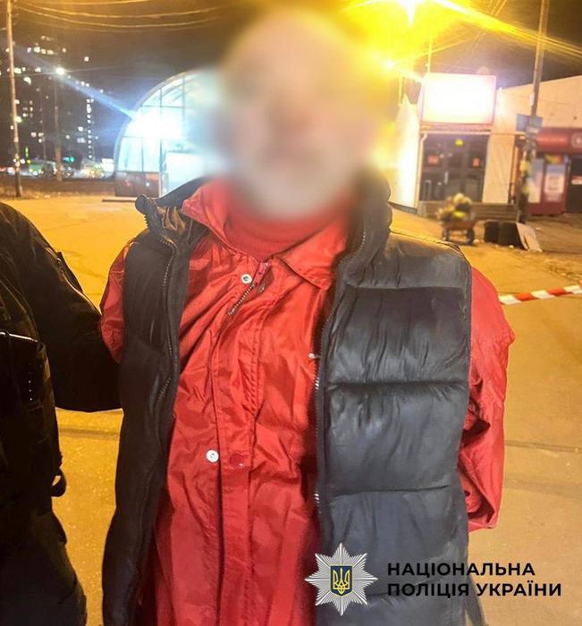 Іноземець погрожував гранатою киянам