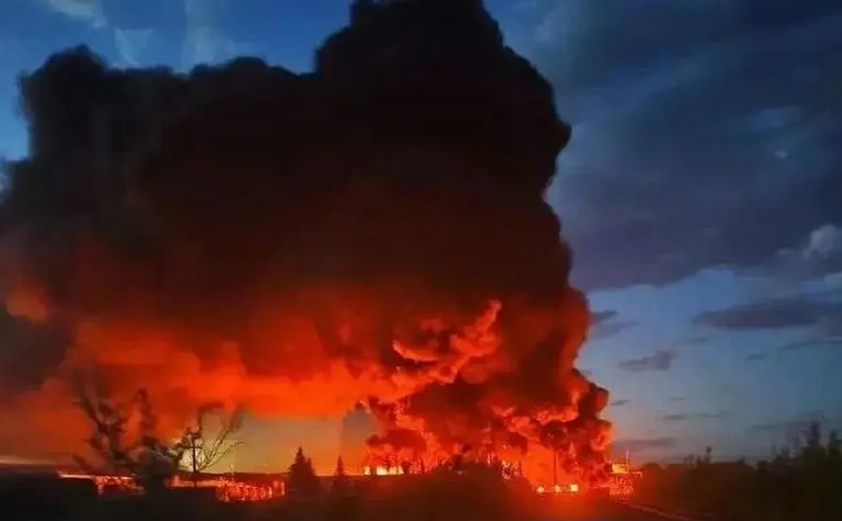 ЗСУ уразили літак Су-34, аеродром та НПЗ у Росії: Зеленський і Генштаб підтвердили