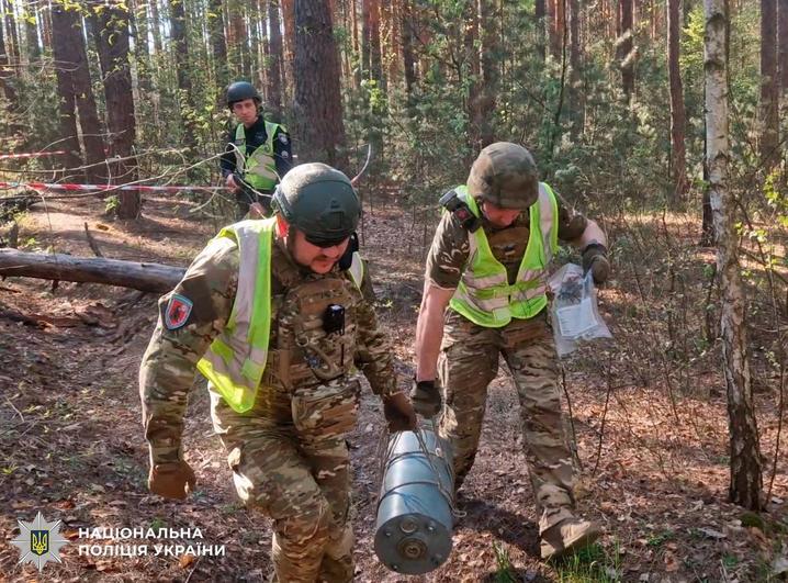 У лісосмузі Деснянського району Києва вилучили бойову частину БпЛА "Герань-2" 