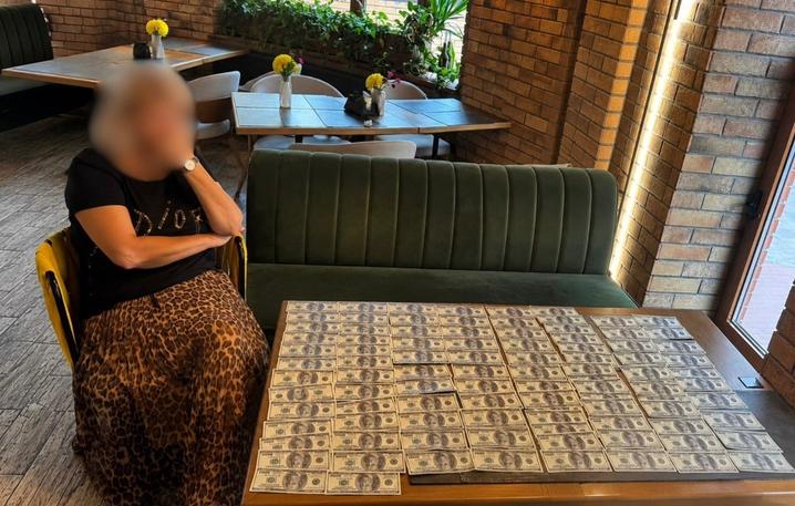 “10 кілограмів смородини” за відстрочку: у Києві викладачці університету оголосили підозру
