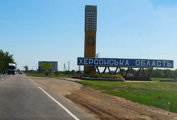Російський дрон атакував автомобіль на Херсонщині: вже восьмеро постраждалих