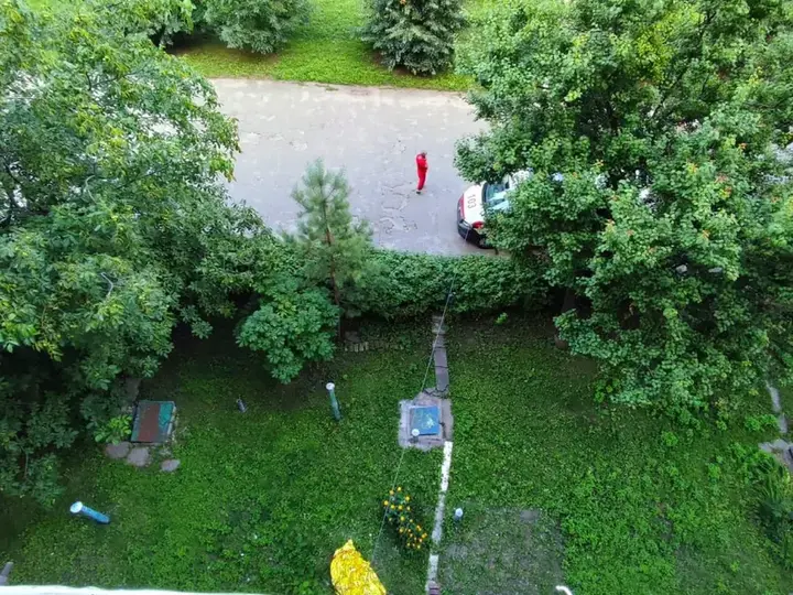 Матір трирічного хлопчика, який випав із вікна в Харкові, знаходилася вдома