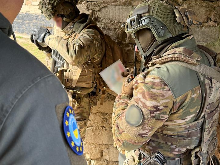 Військові